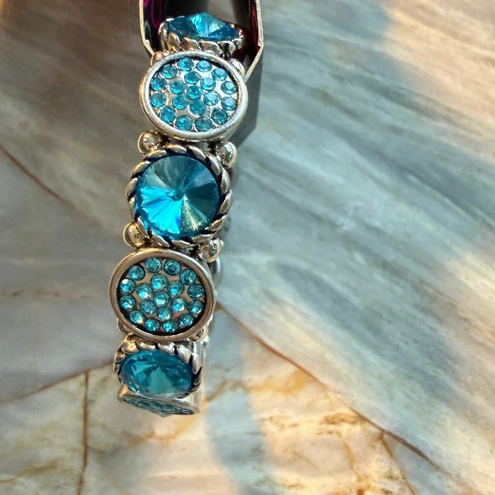 Paparazzi‎ Take A Moment To Reflect Blue Bracelet Stretch Rhinestone Silver Tone